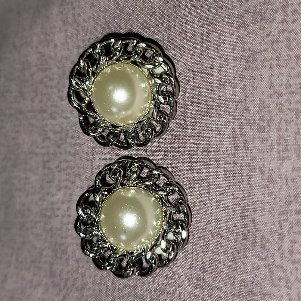 Silver Coloured Links with Pearl Like Bead in Centre (20)